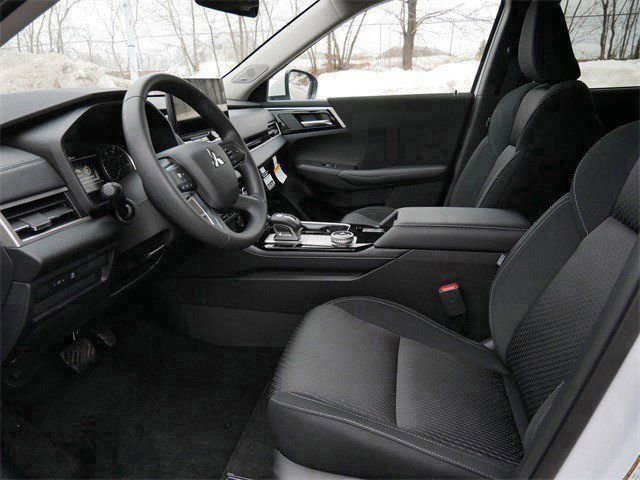 New 2026 Mitsubishi Outlander ES image 4