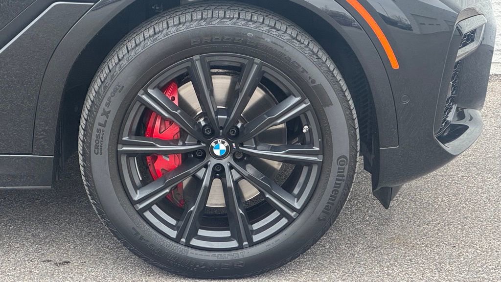 Used 2023 BMW X6 xDrive40i w/ M Sport Package image 3