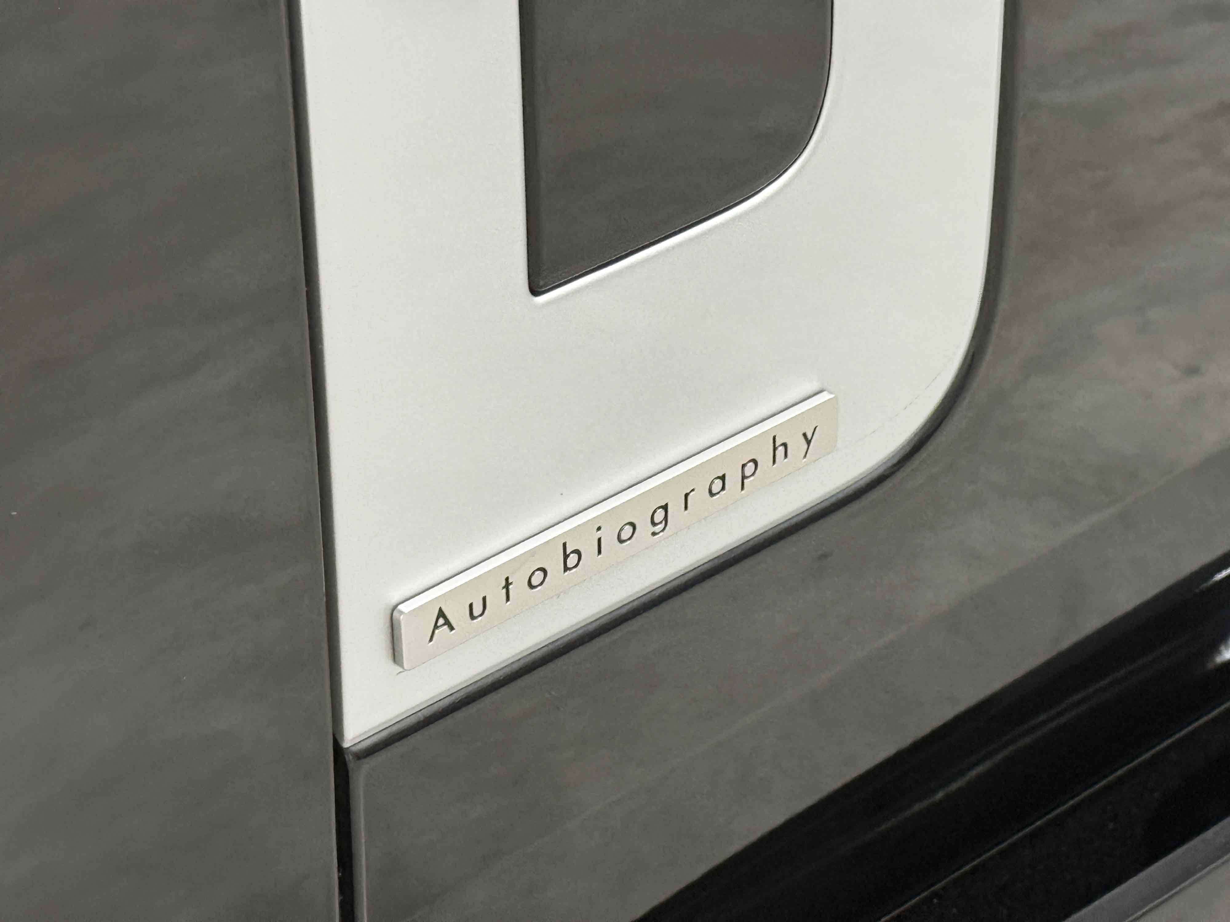 Used 2025 Land Rover Range Rover Long Wheelbase Autobiography image 22