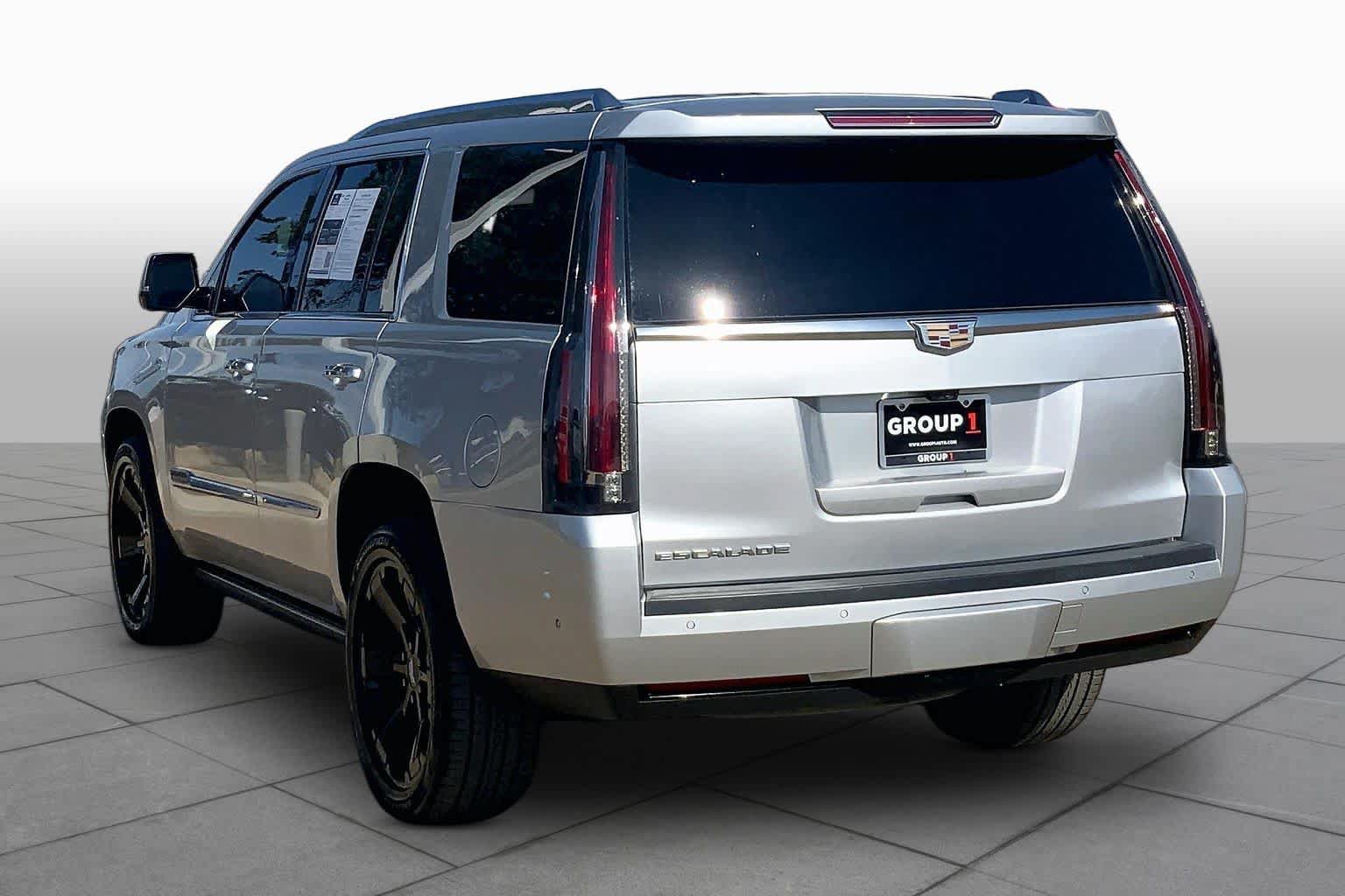 Used 2020 Cadillac Escalade Premium Luxury RWD image 12