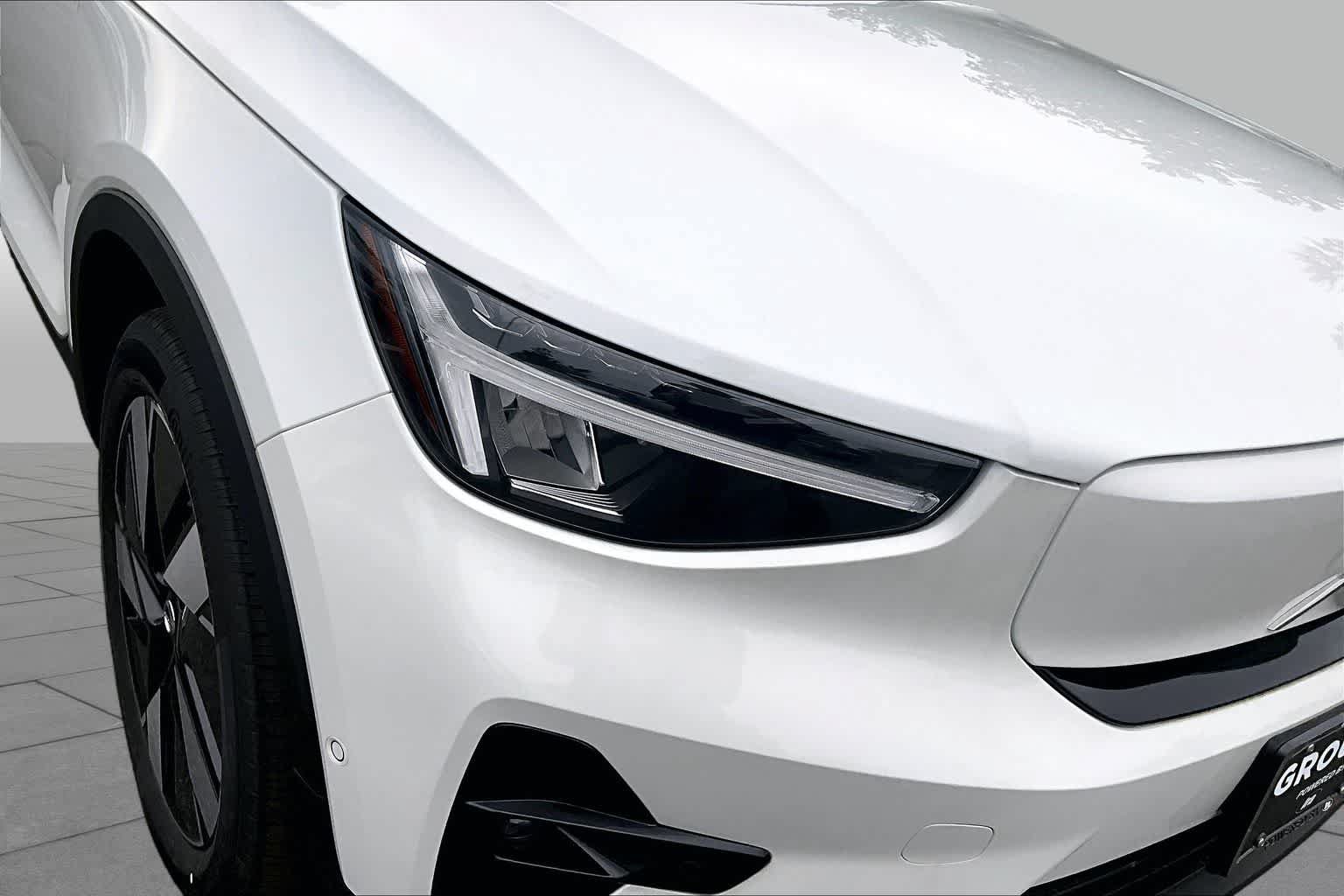 New 2026 Volvo EX40 Plus w/ Climate Package AWD/4WD image 15