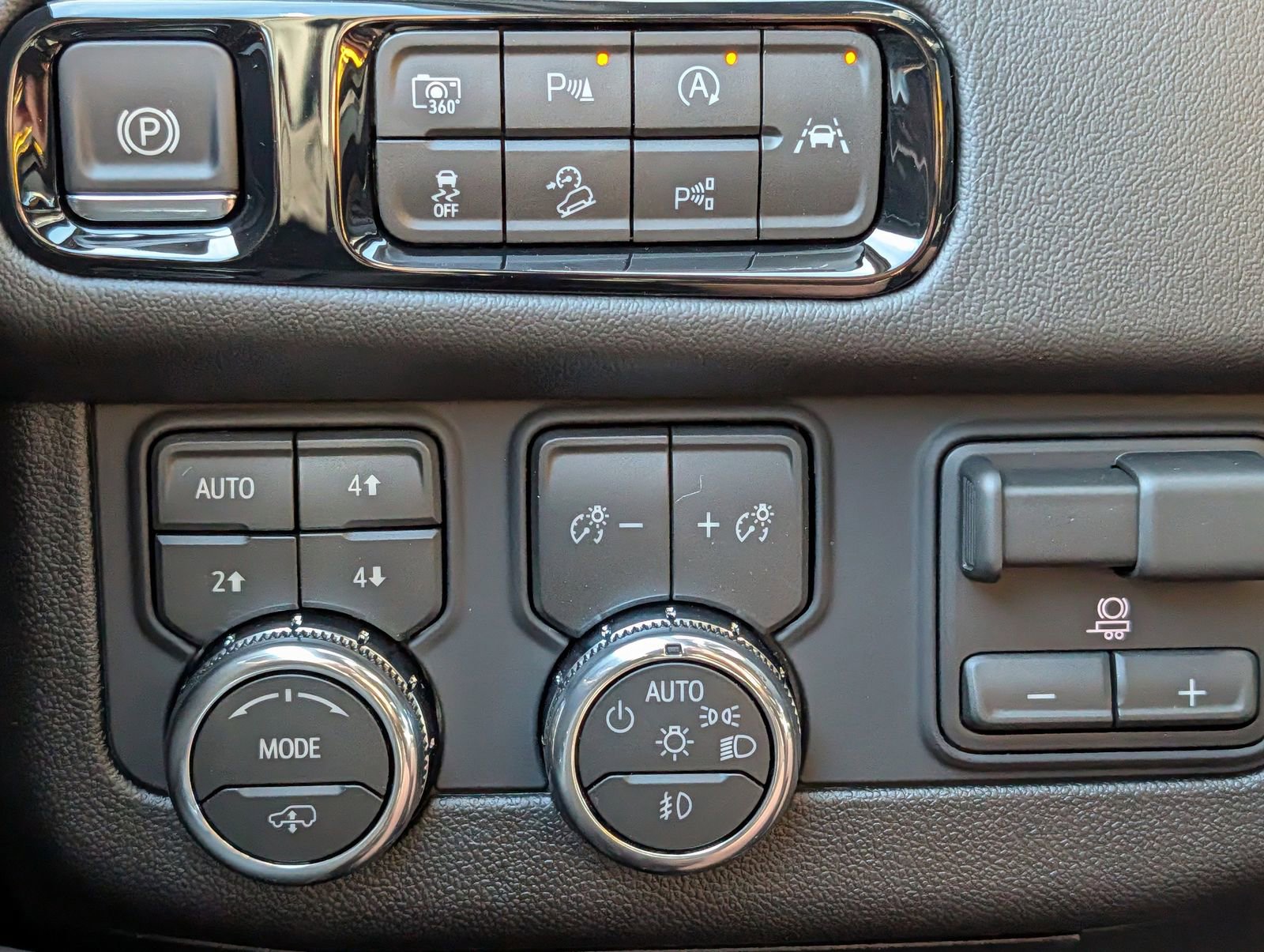 New 2026 GMC Yukon XL Denali w/ Denali Reserve Package image 15