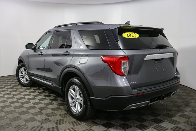 Used 2023 Ford Explorer XLT w/ Equipment Group 202A image 7