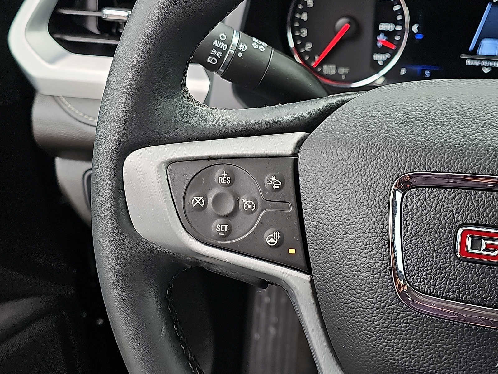 Used 2023 GMC Acadia SLT w/ Technology Package image 25