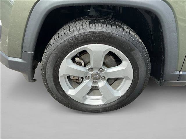 Used 2018 Jeep Compass Latitude w/ Cold Weather Group image 9