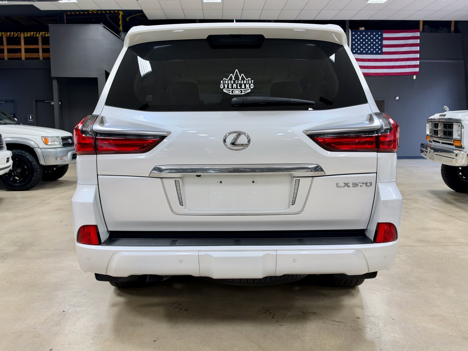Used 2018 Lexus LX 570 4WD w/ Luxury Package image 11