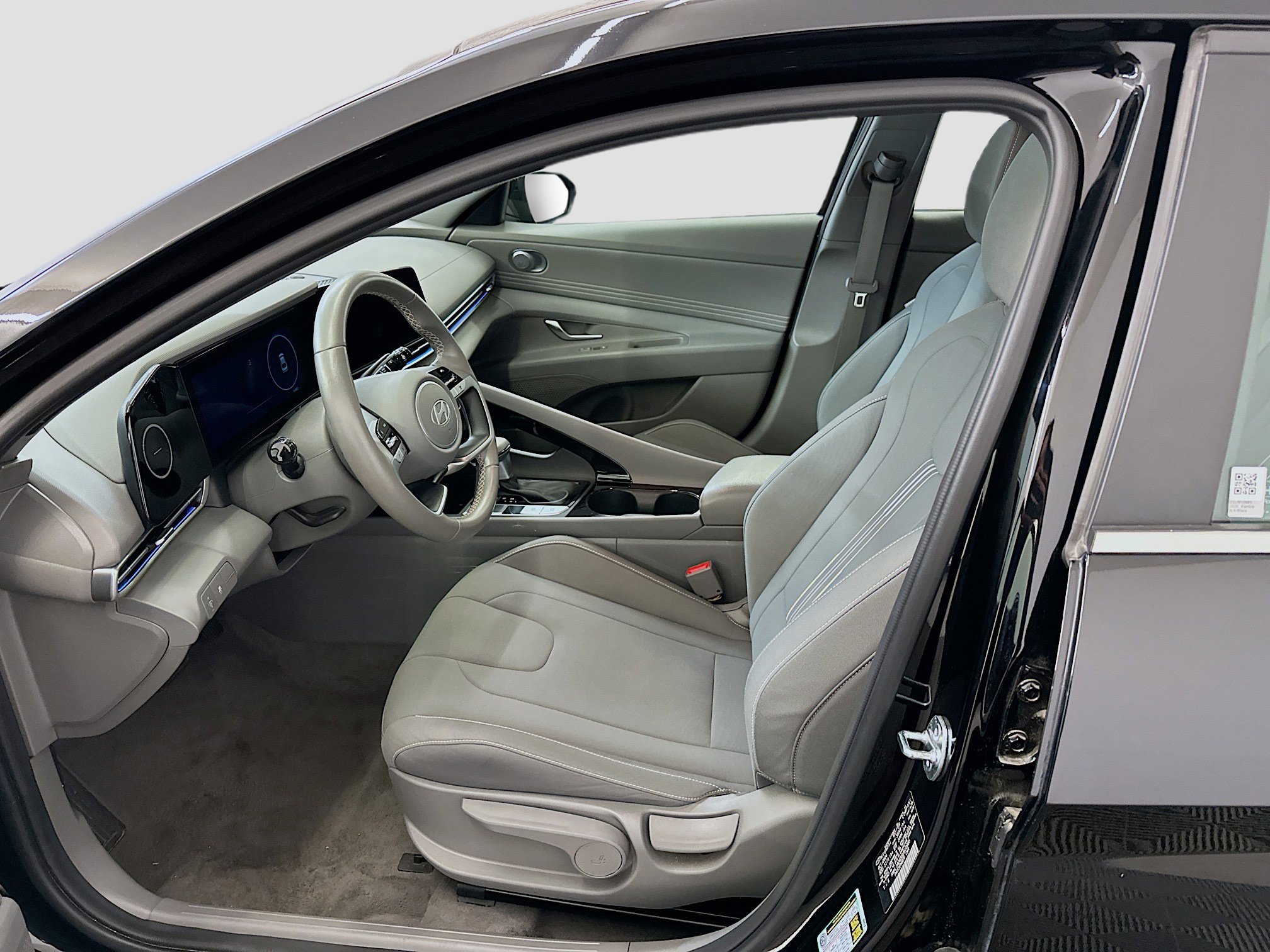 Used 2025 Hyundai Elantra SEL image 13