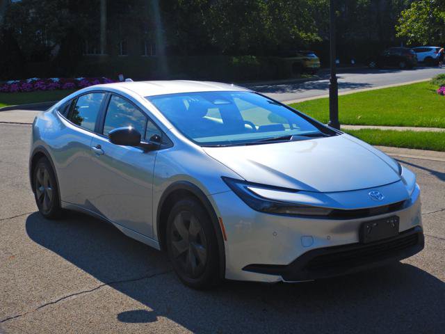 Used 2025 Toyota Prius LE FWD image 3