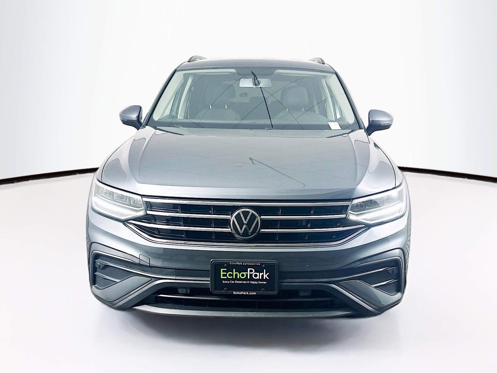 Used 2022 Volkswagen Tiguan S image 2