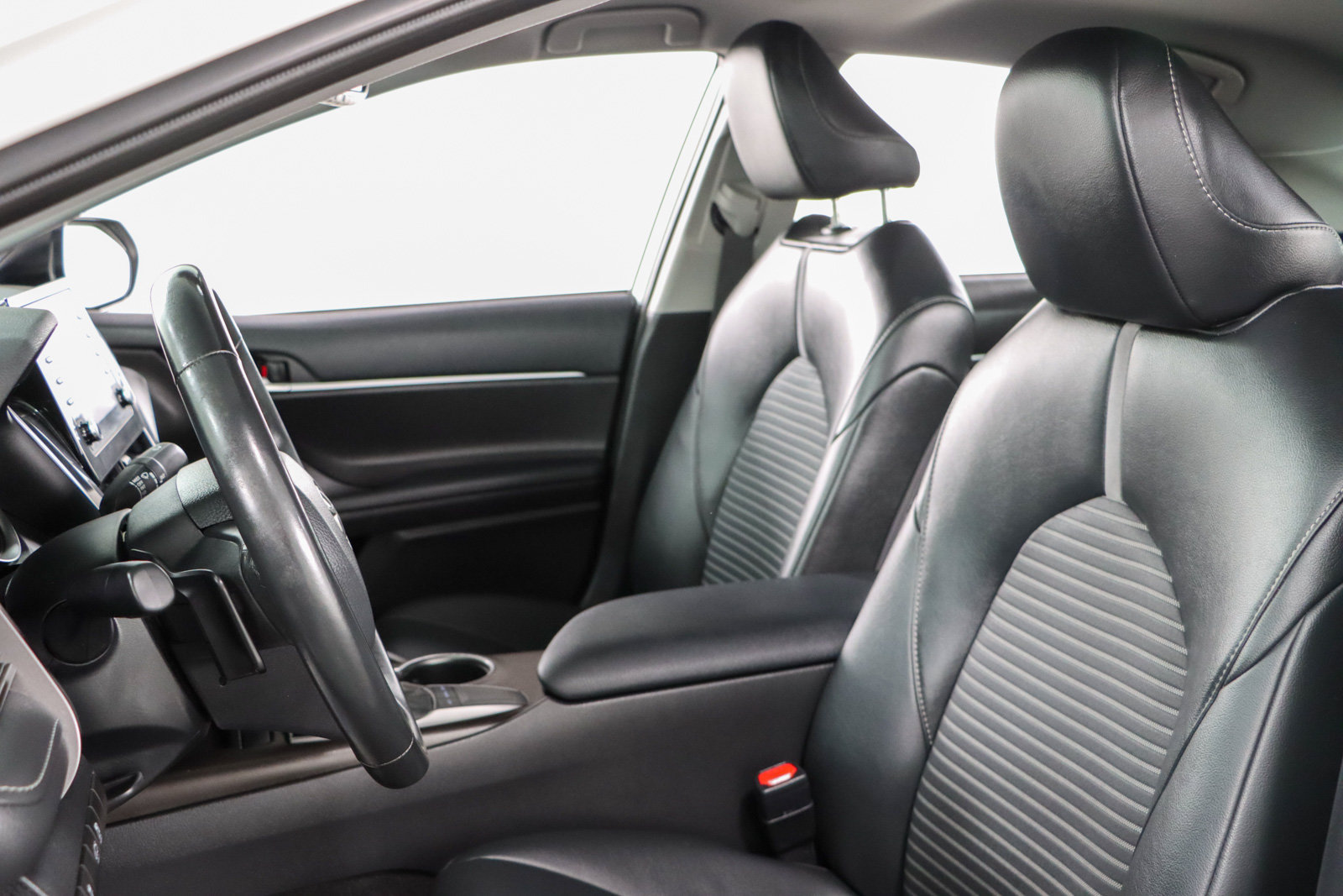 Used 2023 Toyota Camry SE w/ Convenience Package FWD image 23