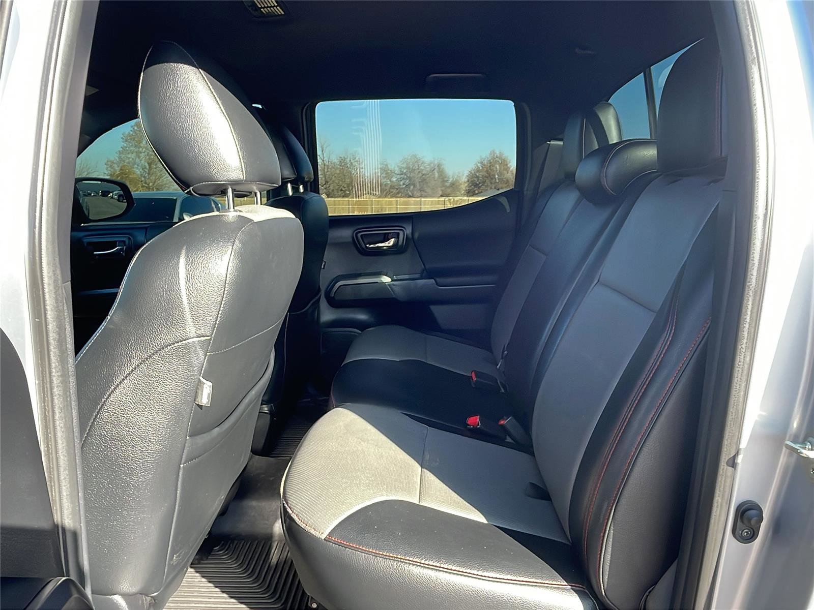 Used 2018 Toyota Tacoma TRD Off-Road image 18