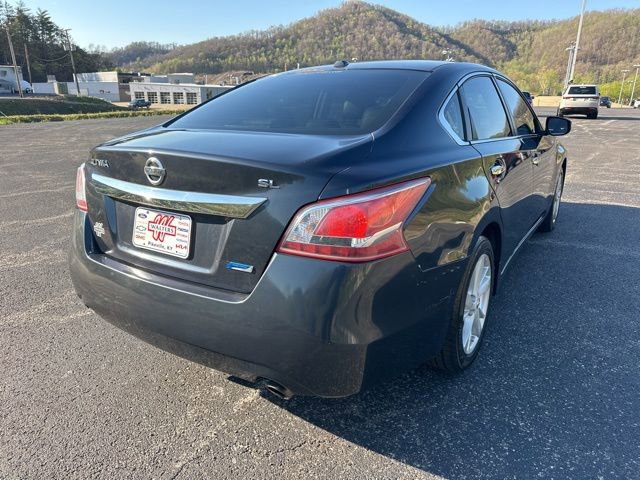 Used 2013 Nissan Altima 2.5 SL w/ Technology Pkg image 2