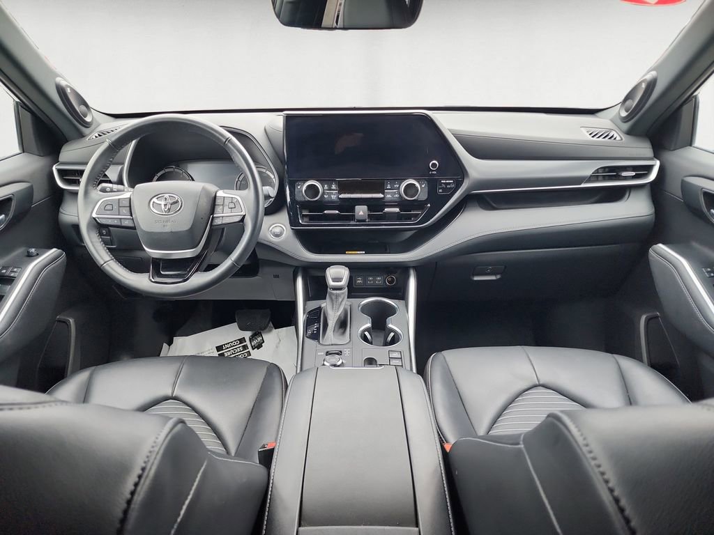 Used 2023 Toyota Highlander XSE image 10