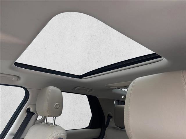 Used 2019 Land Rover Discovery HSE image 9