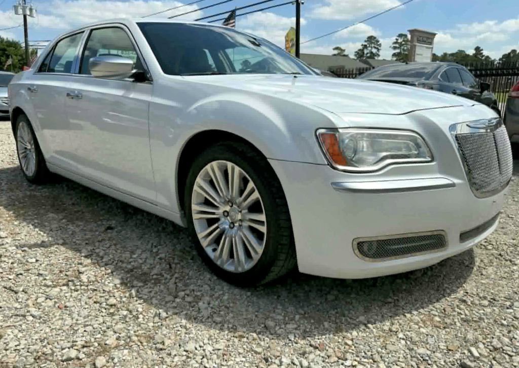 Used 2012 Chrysler 300 C Luxury Series image 3