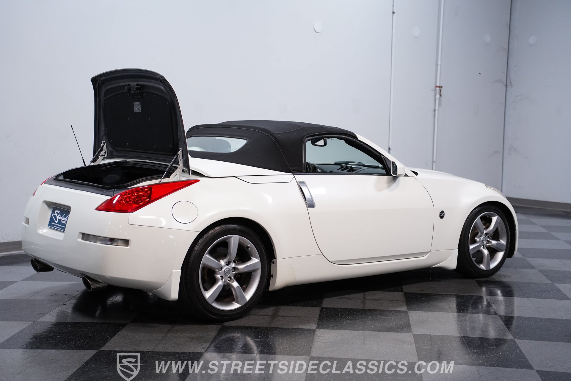 Used 2007 Nissan 350Z Touring RWD image 39