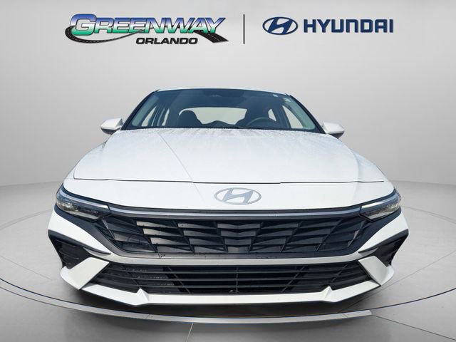 Used 2024 Hyundai Elantra SE FWD image 3