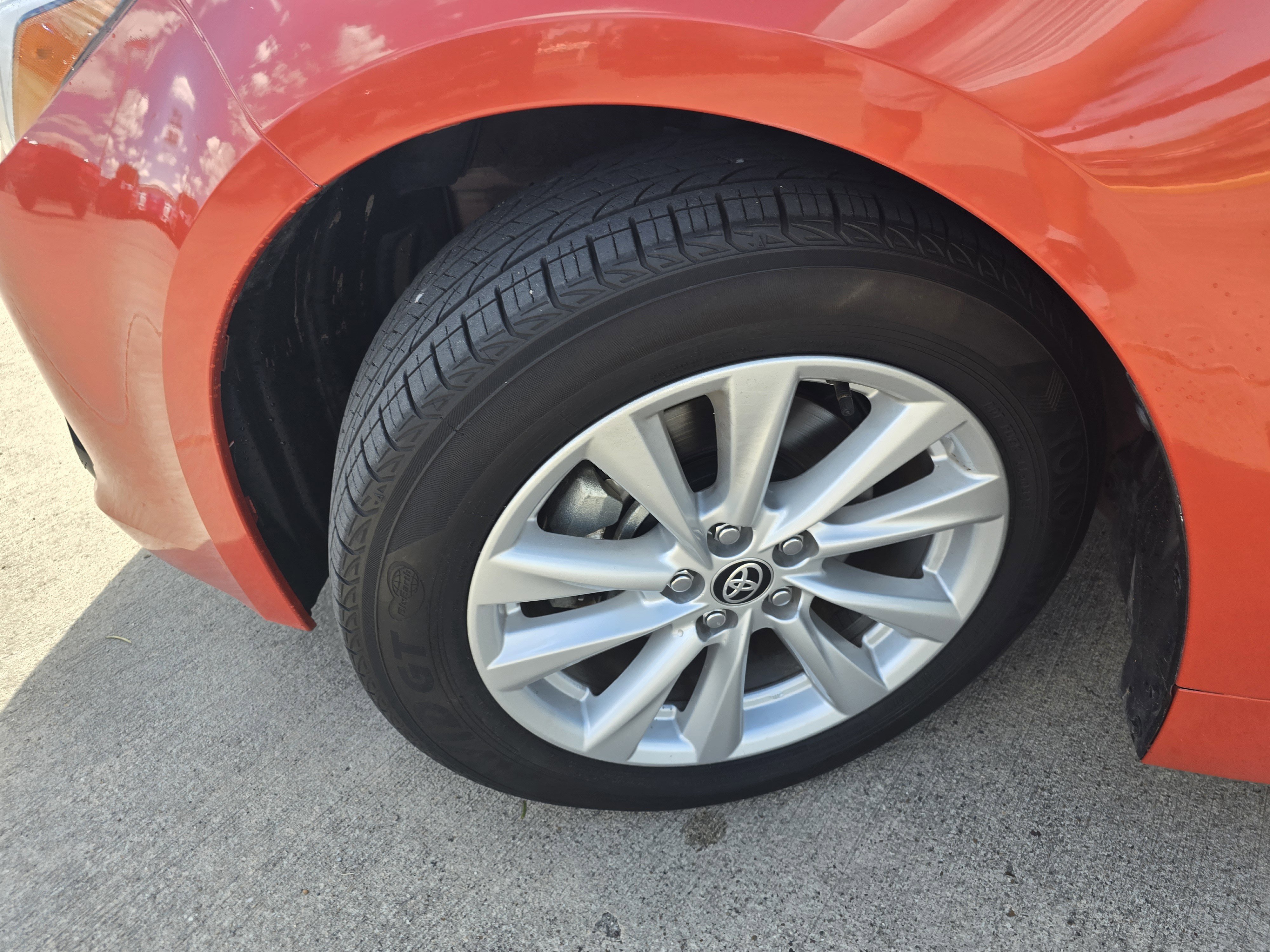 Used 2024 Toyota Corolla SE w/ SE Package image 8