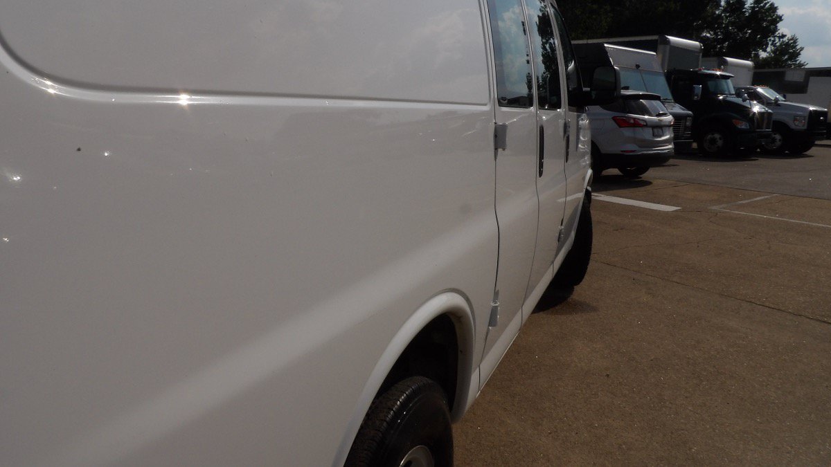 Used 2017 Chevrolet Express 2500 RWD image 12