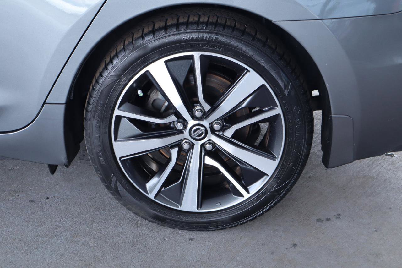 Used 2020 Nissan Maxima 3.5 SV w/ Floor Mat Group FWD image 11