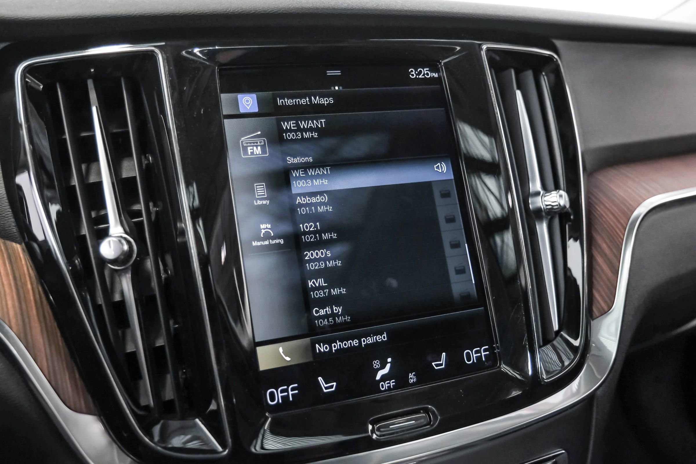 Used 2021 Volvo V60 T5 Momentum w/ Climate Package image 30