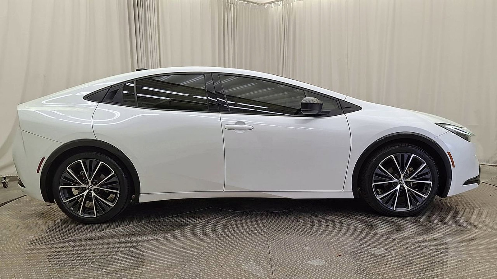 Used 2023 Toyota Prius XLE image 4