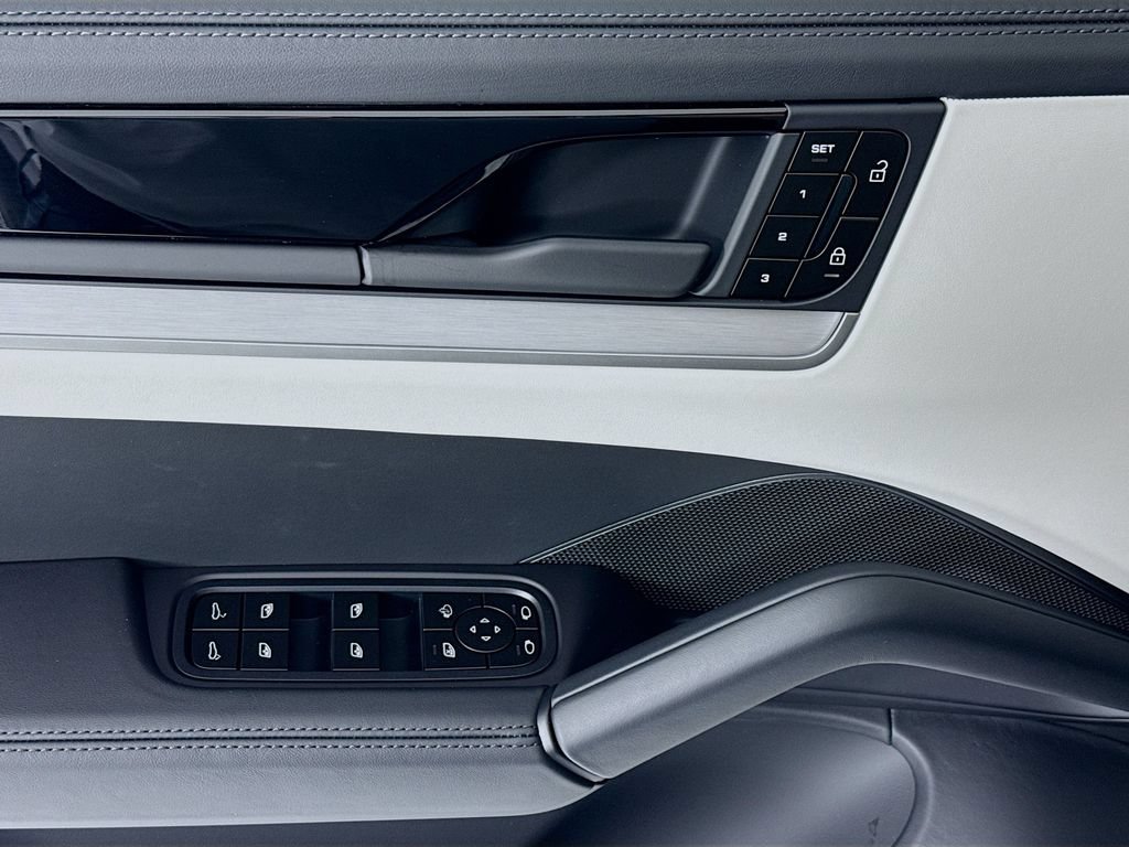 New 2026 Porsche Cayenne Coupe AWD/4WD image 11