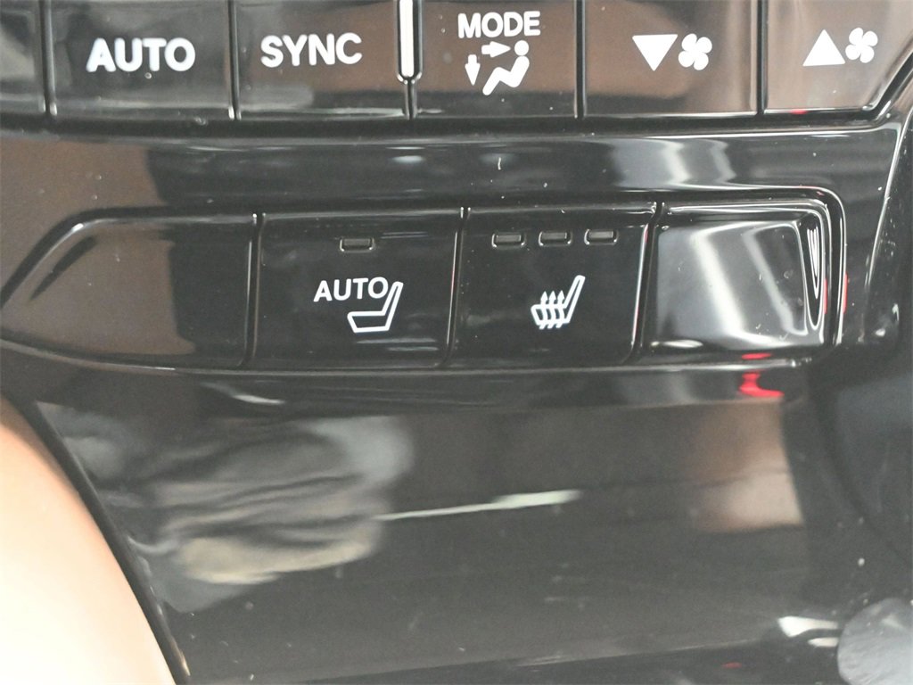 Used 2024 Acura MDX SH-AWD w/ Technology Package image 16