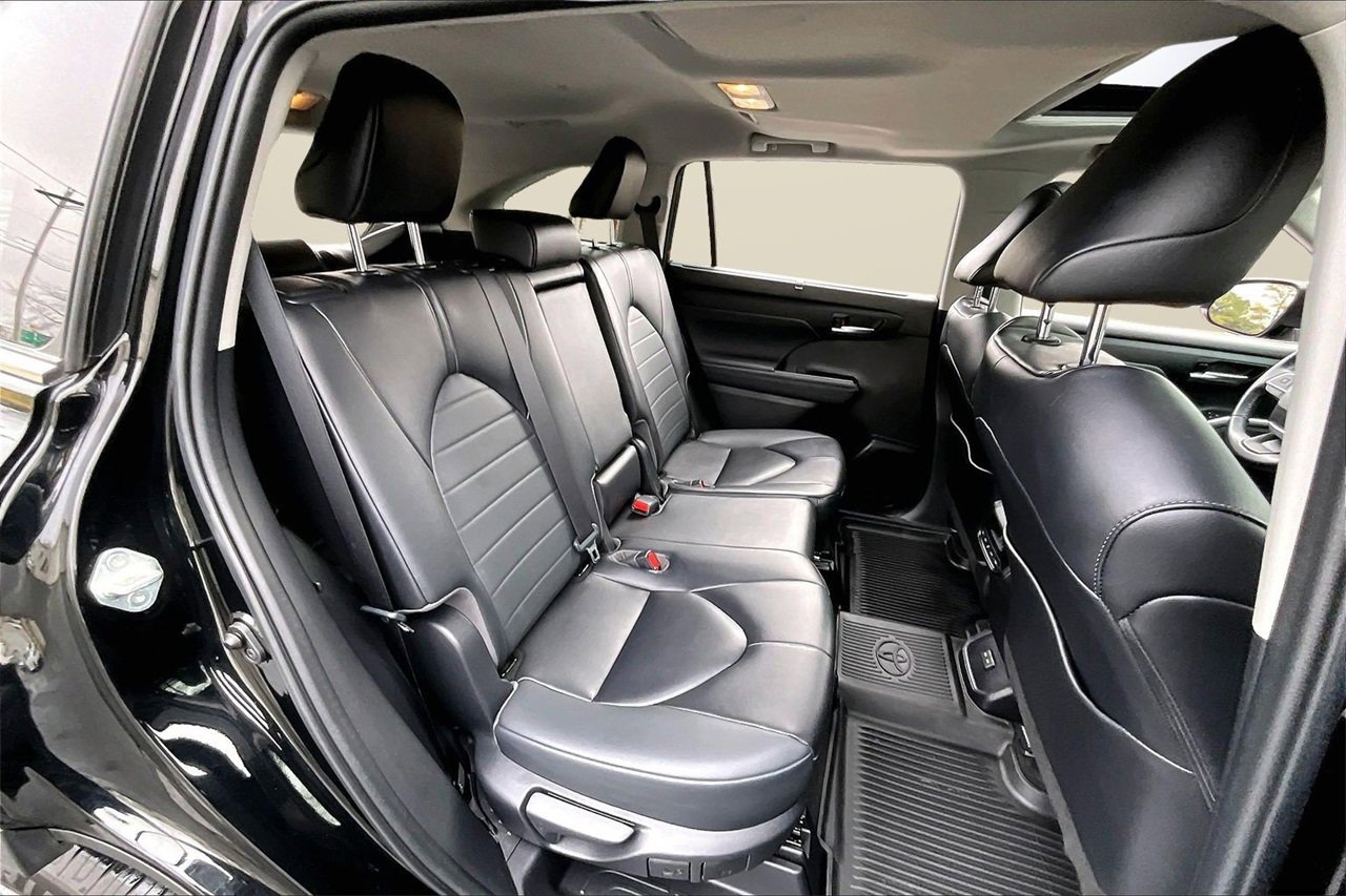 Used 2023 Toyota Highlander L image 23