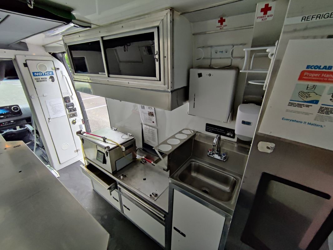 Used 2020 Mercedes-Benz Sprinter 4500 image 34