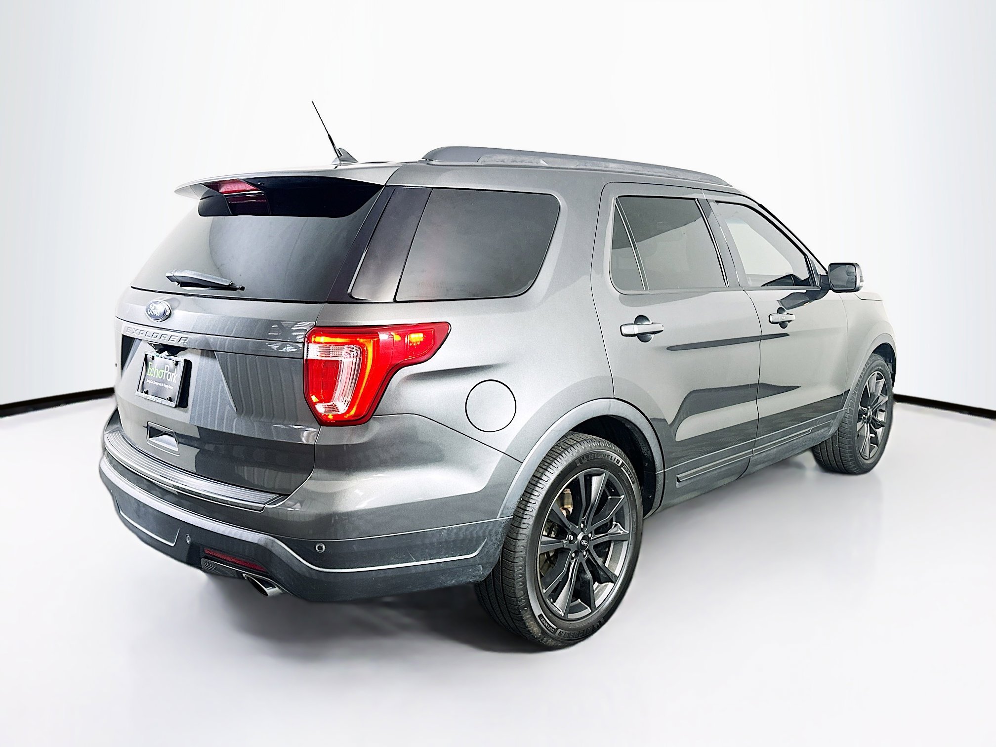 Used 2018 Ford Explorer XLT w/ Equipment Group 202A FWD image 9