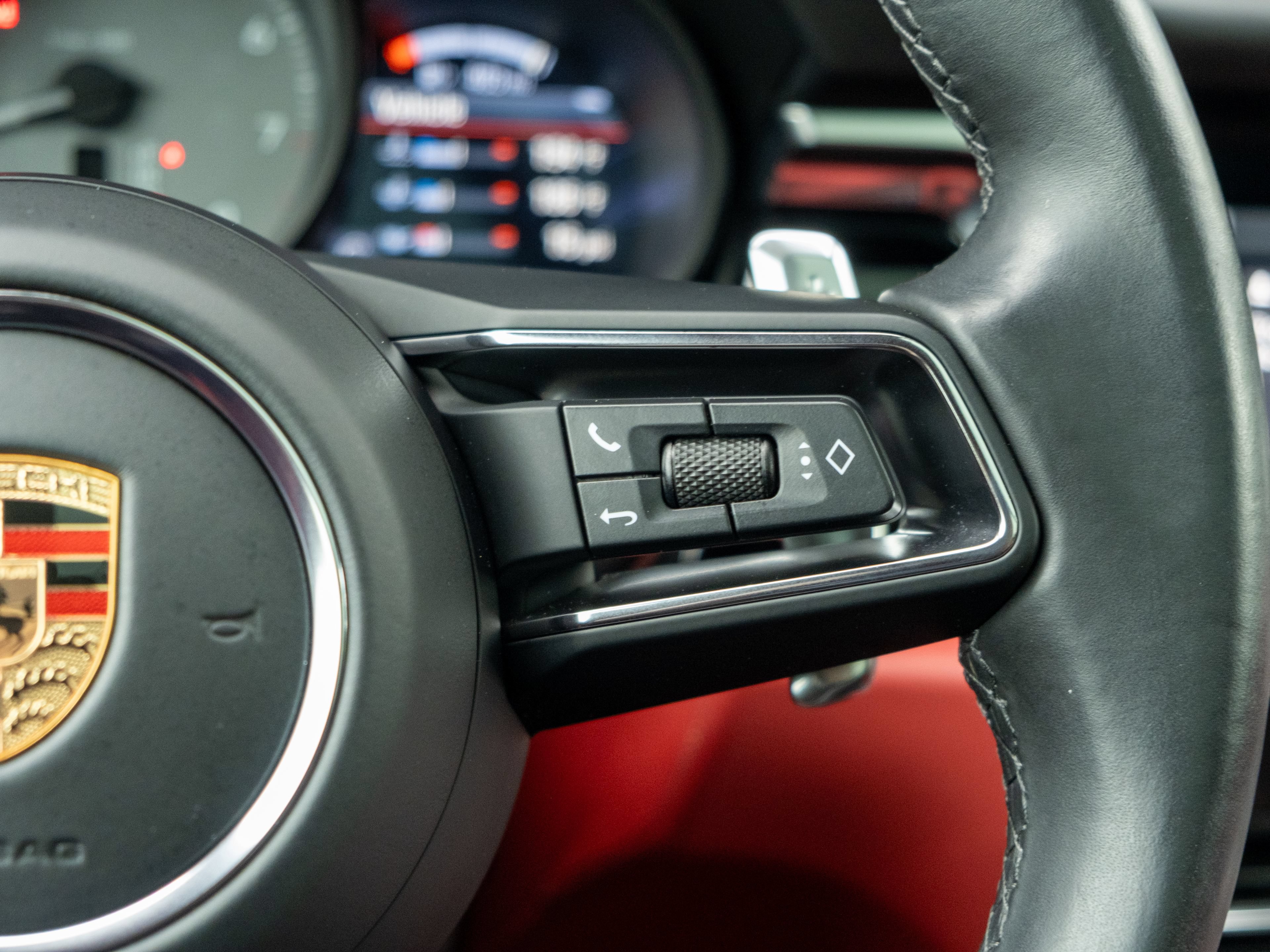 Certified 2024 Porsche Macan S AWD/4WD image 29