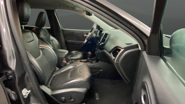 Used 2019 Jeep Cherokee Limited FWD image 24