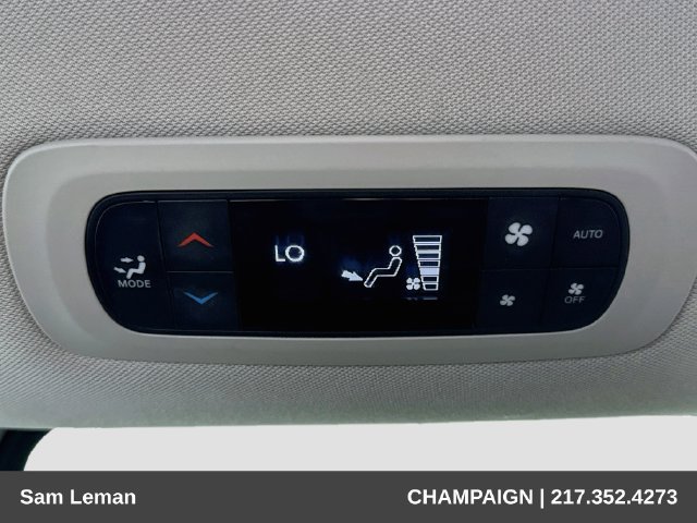 Used 2024 Chrysler Pacifica Touring-L FWD image 23