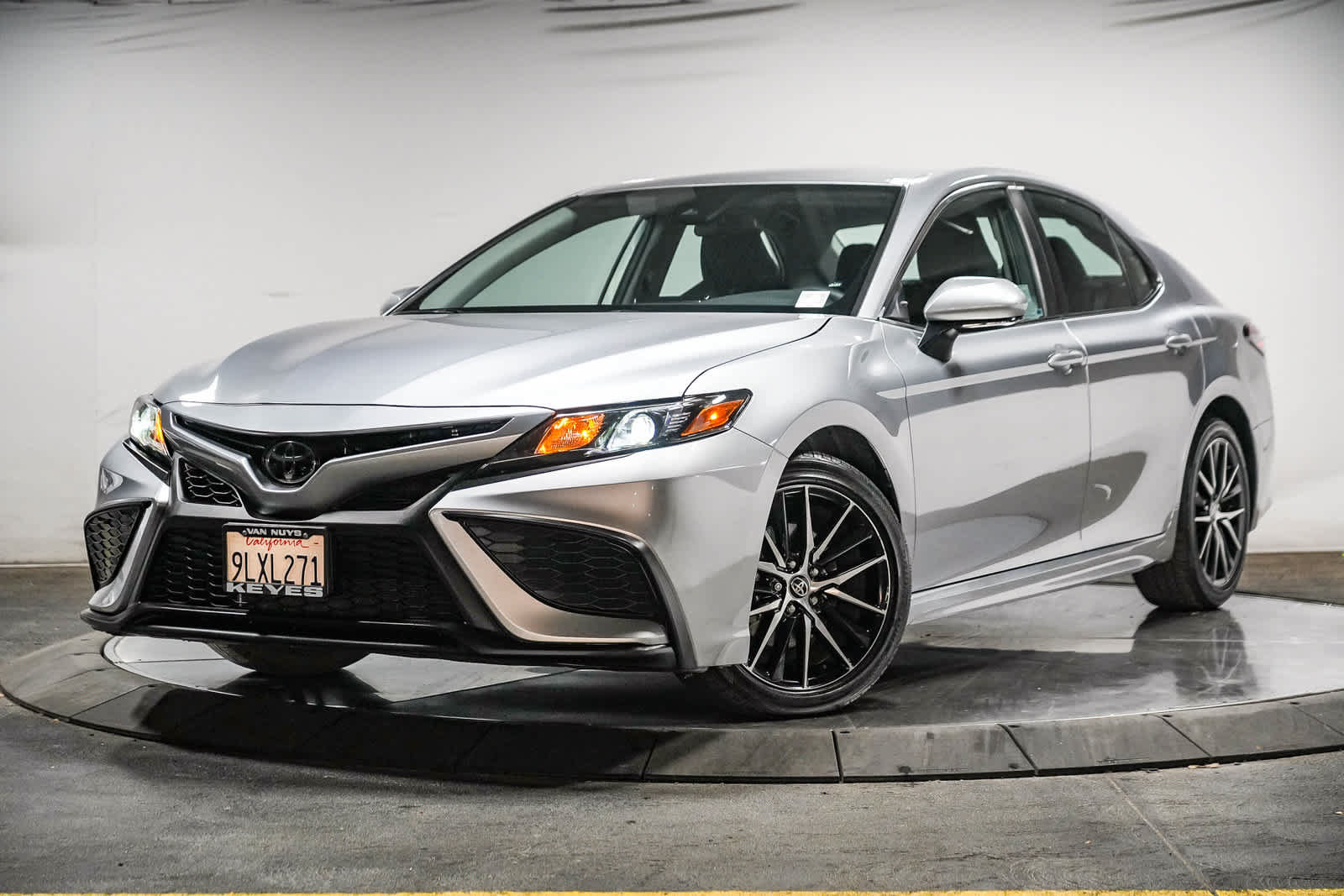 Certified 2024 Toyota Camry SE FWD image 1
