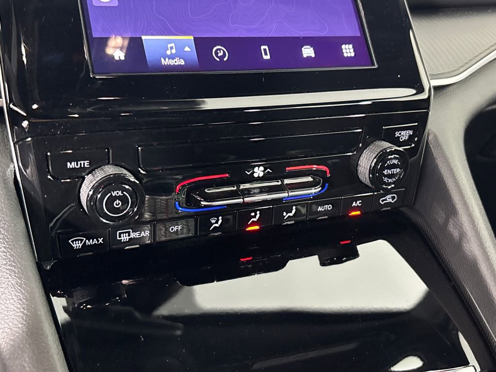 Used 2025 Jeep Grand Cherokee L Laredo image 22