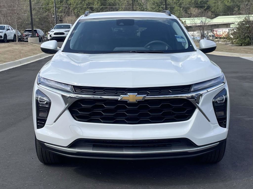 Used 2025 Chevrolet Trax LT image 8