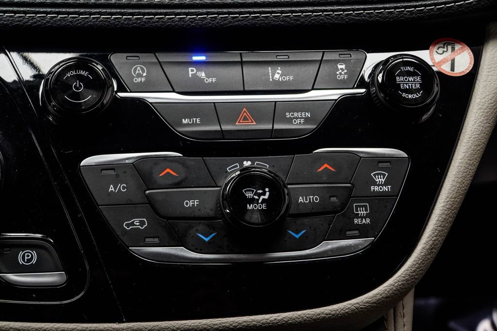 Used 2023 Chrysler Pacifica Limited FWD image 20