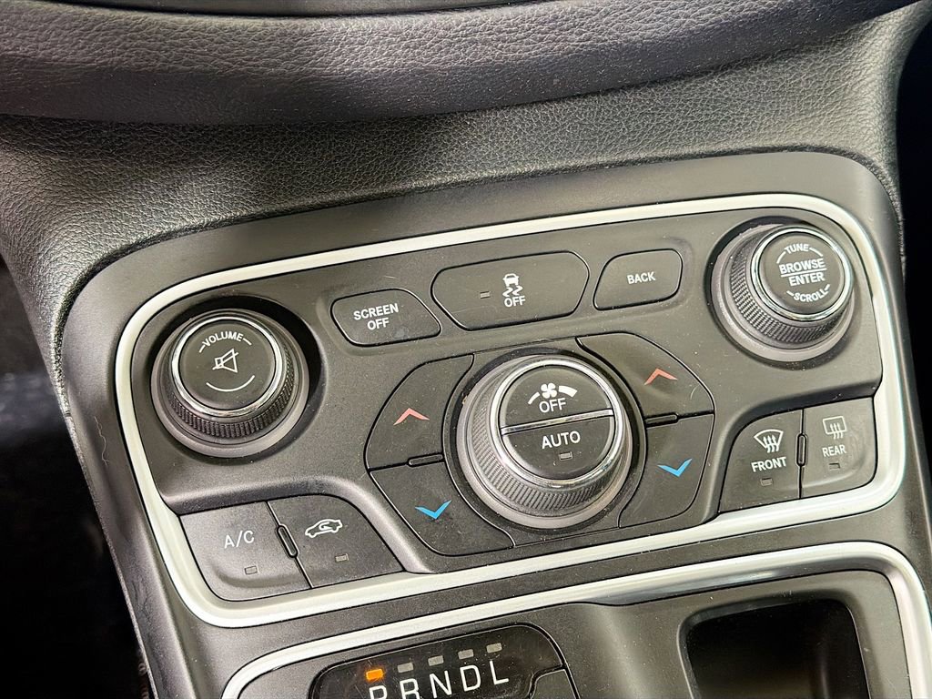 Used 2015 Chrysler 200 Limited w/ Convenience Group image 16