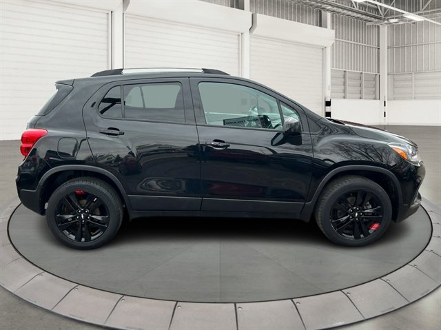 Used 2020 Chevrolet Trax LT w/ Sun & Sound Package image 6