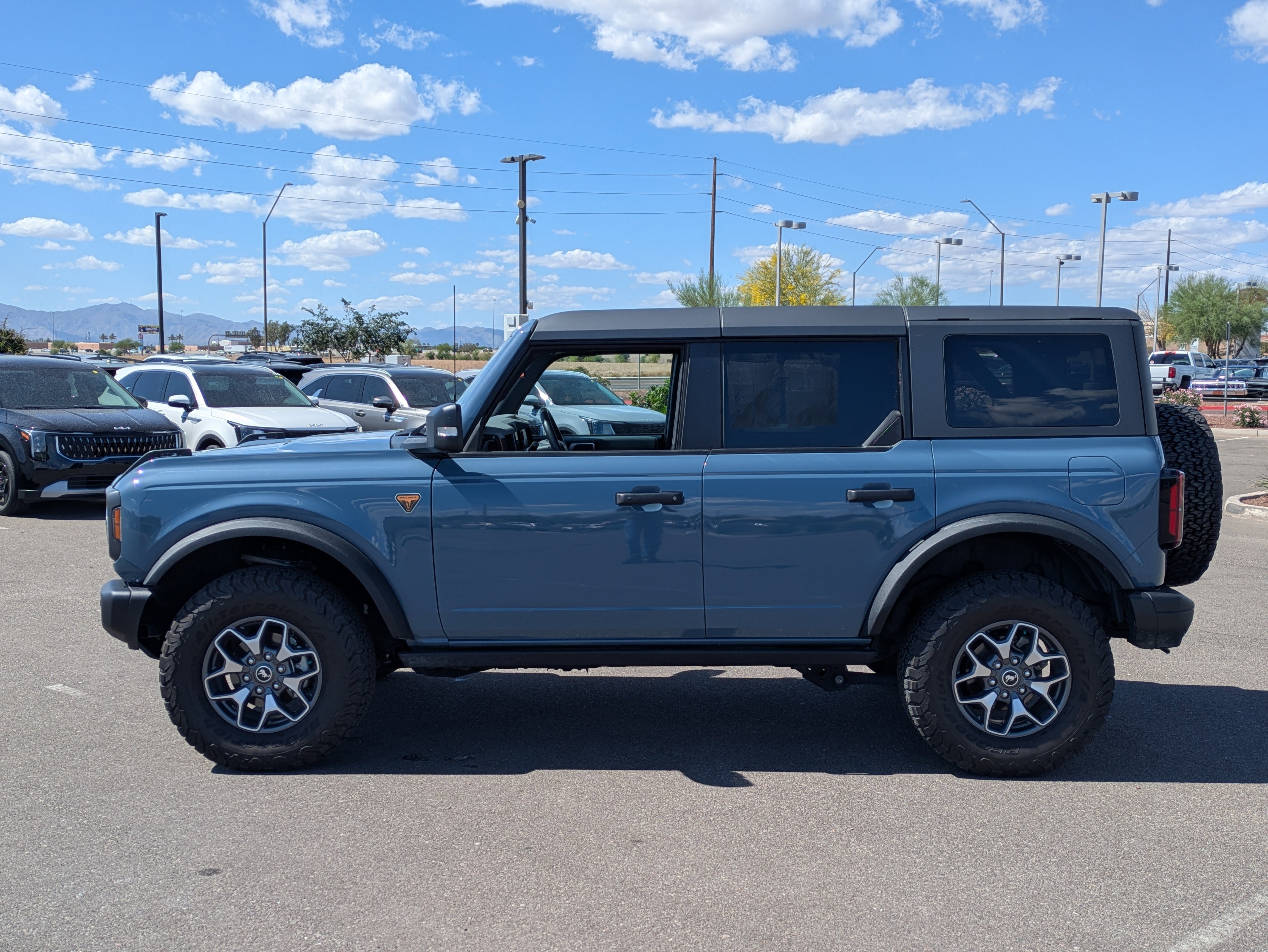 Used 2023 Ford Bronco Badlands image 2