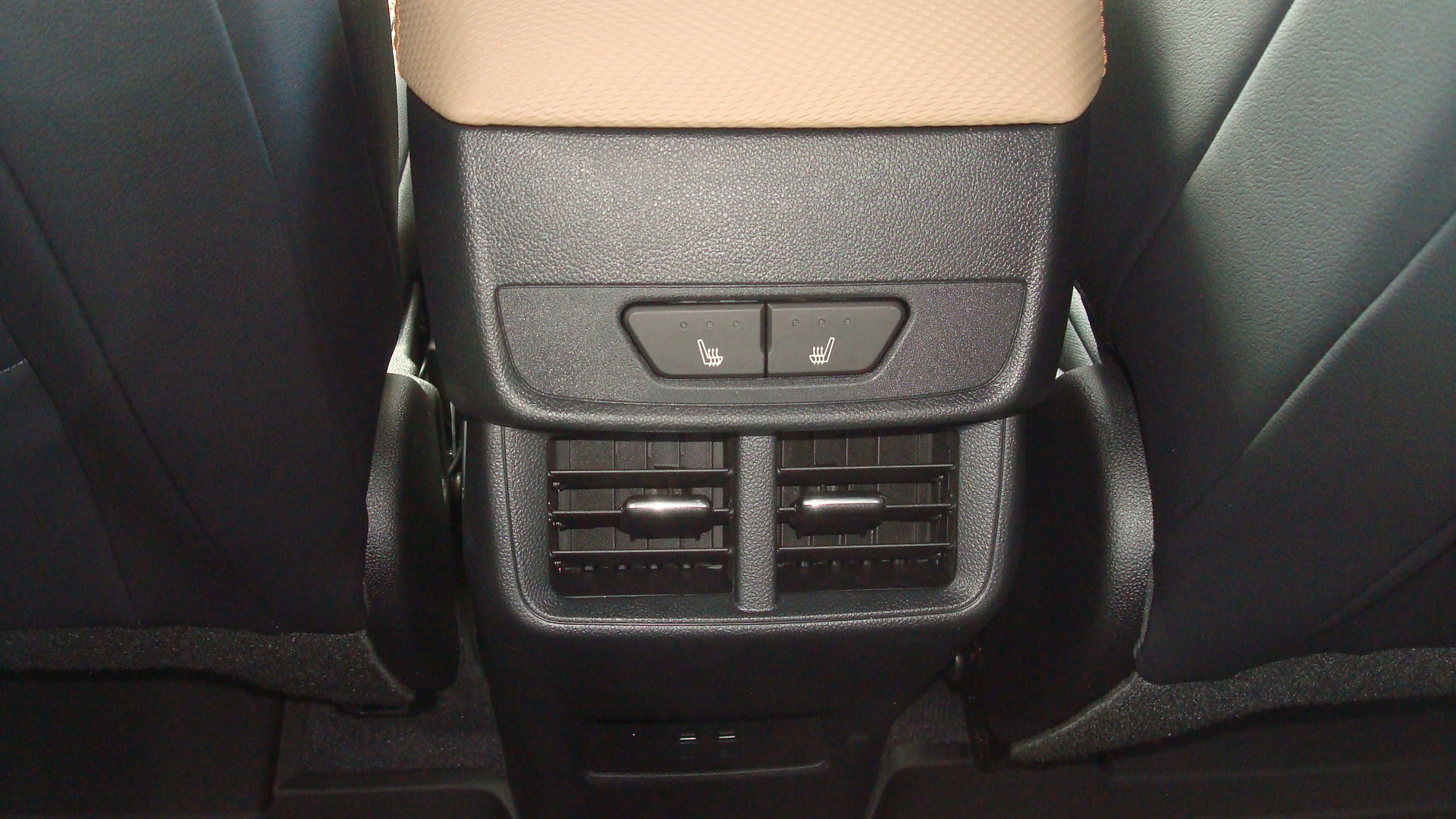 New 2027 Chevrolet Equinox ACTIV w/ Safety and Technology Package AWD/4WD image 11