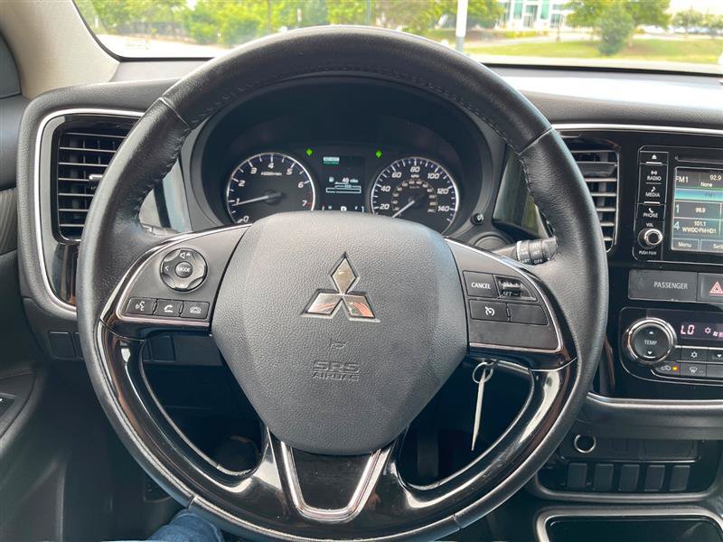 Used 2017 Mitsubishi Outlander ES AWD/4WD image 17