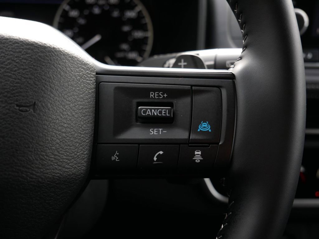 Used 2025 Nissan Rogue SV AWD/4WD image 18