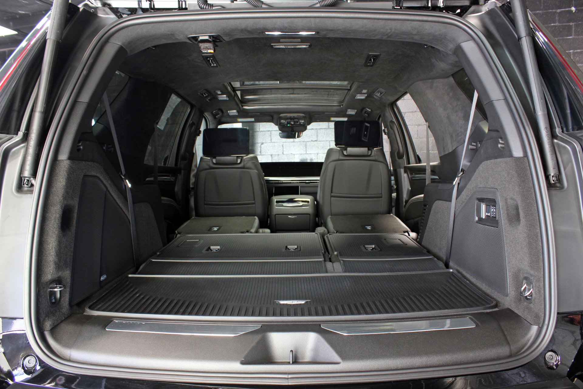 Used 2026 Cadillac Escalade V w/ LPO, ONYX Package image 89