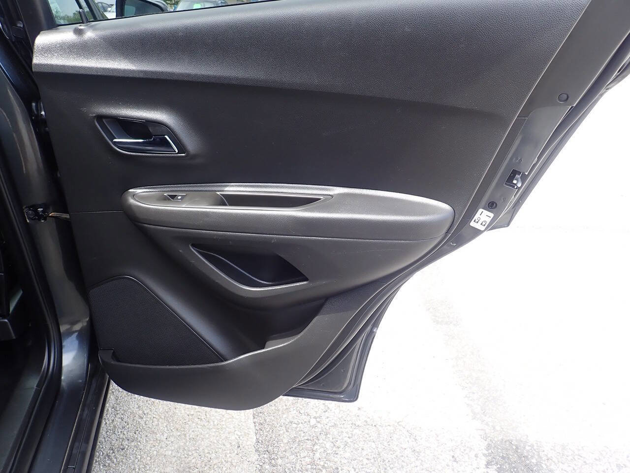 Used 2017 Chevrolet Trax LT w/ LT Convenience Package image 27