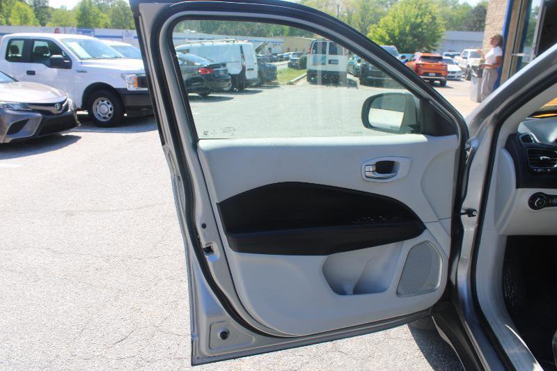 Used 2021 Jeep Compass Limited AWD/4WD image 14