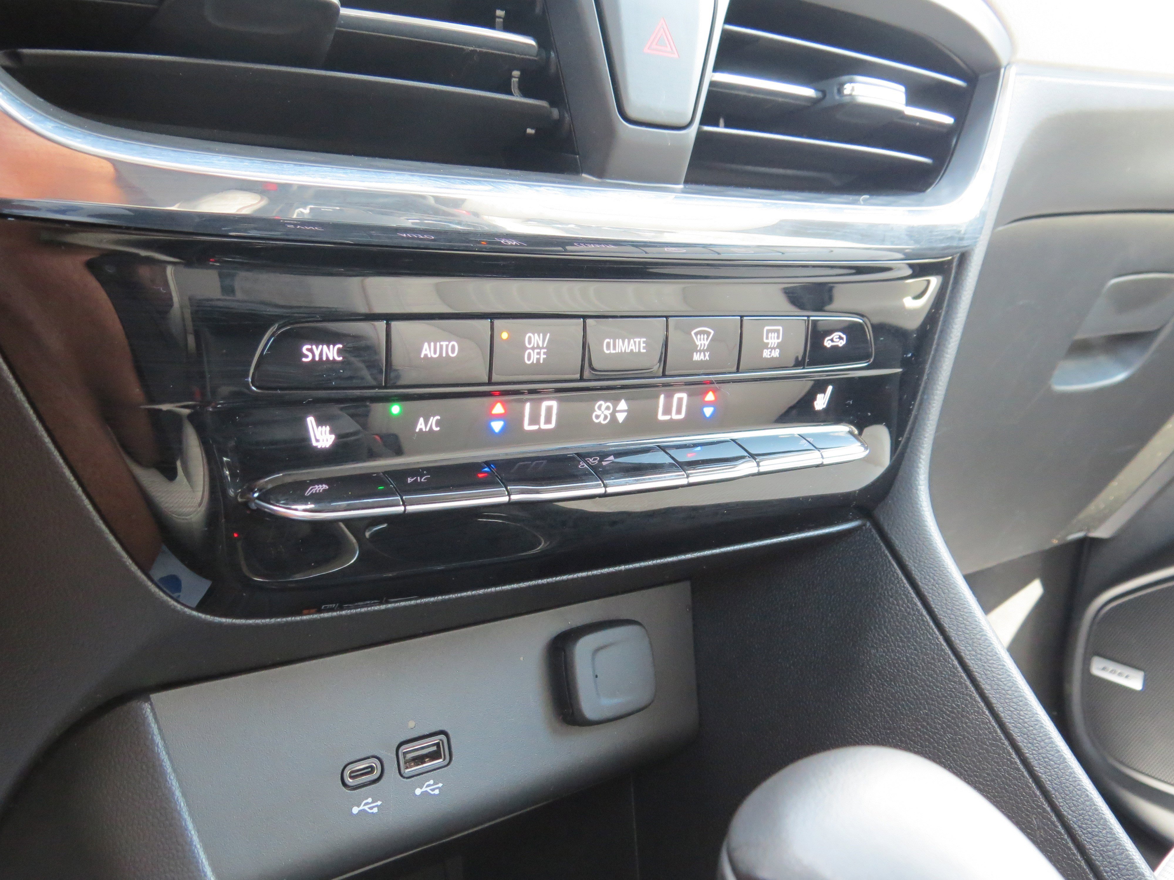 Certified 2025 Buick Encore GX Avenir w/ Avenir Technology Package image 25