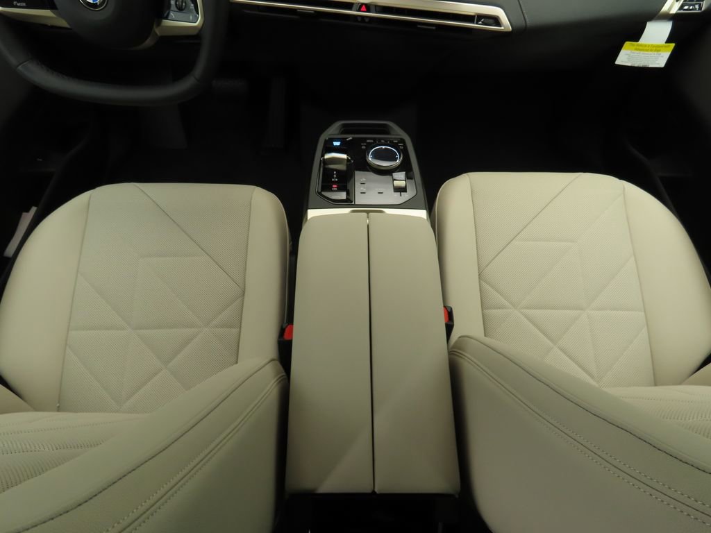 Used 2026 BMW iX xDrive45 AWD/4WD image 18