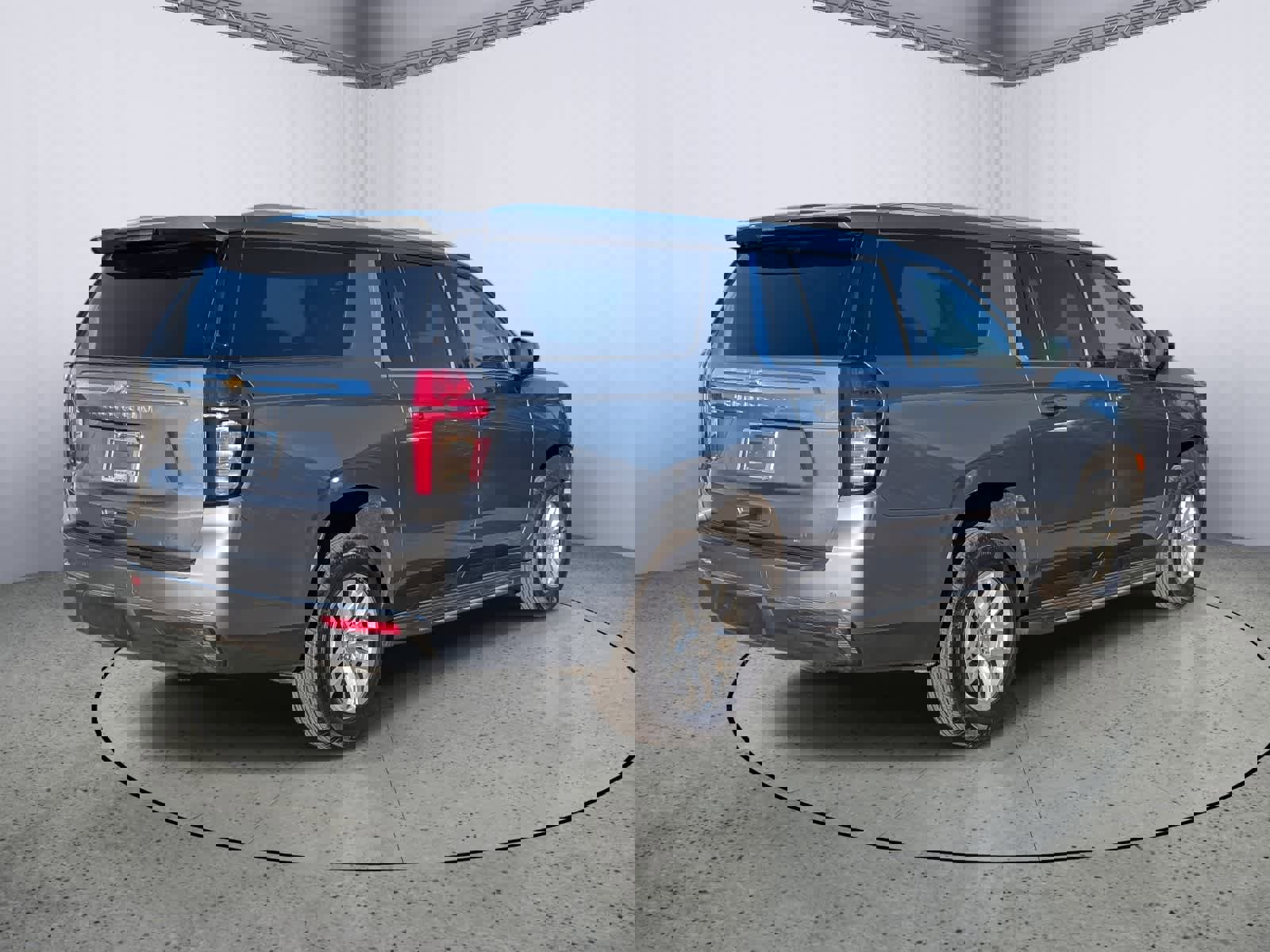 Used 2022 Chevrolet Suburban LT image 3